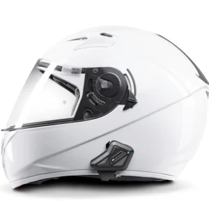 Midland BT Mini montado en un casco, listo para la carretera.